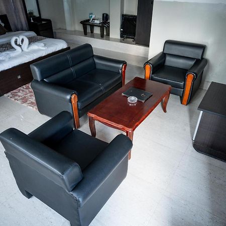 2K Hotel Kohima Extérieur photo