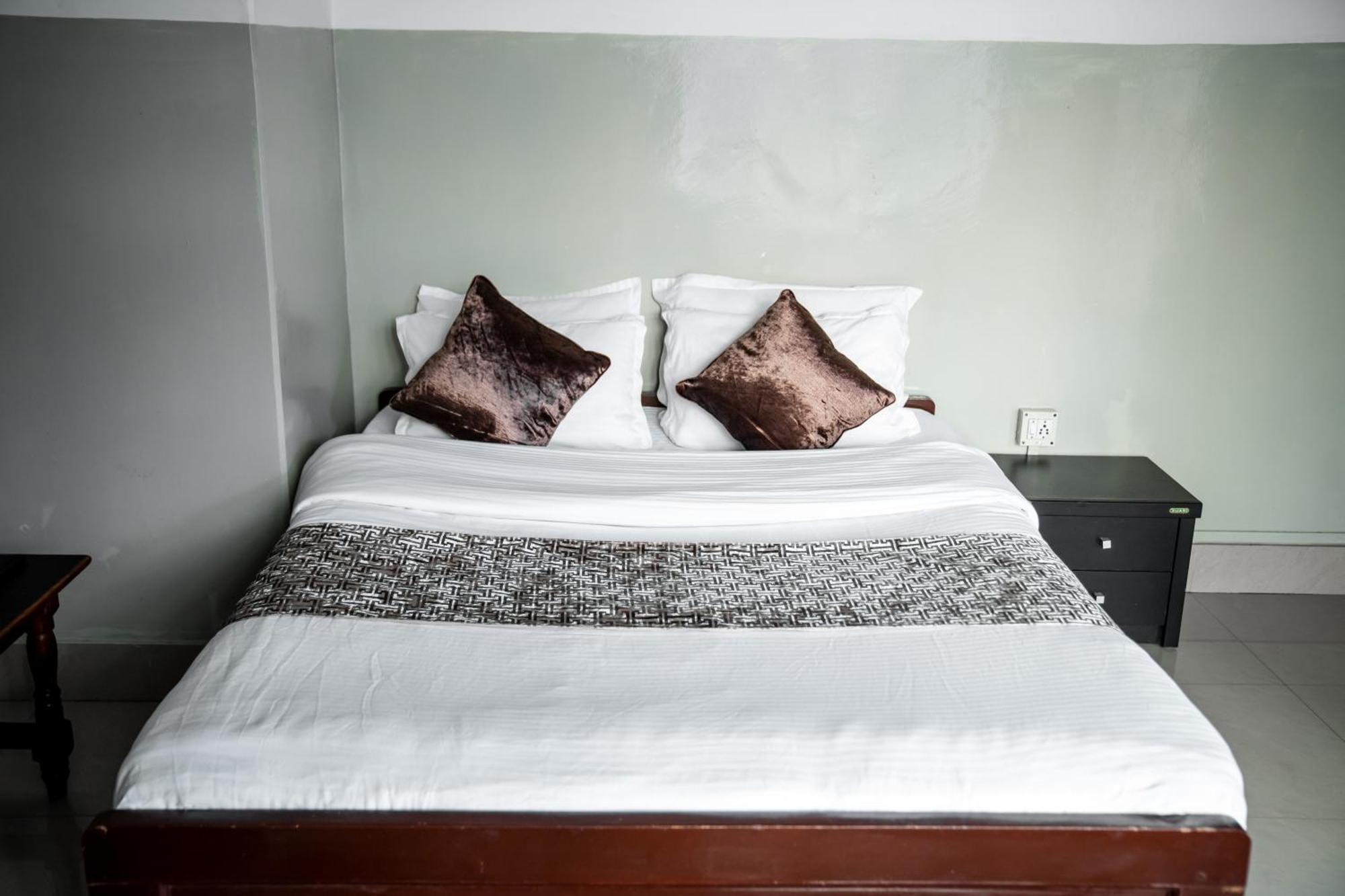 2K Hotel Kohima Extérieur photo