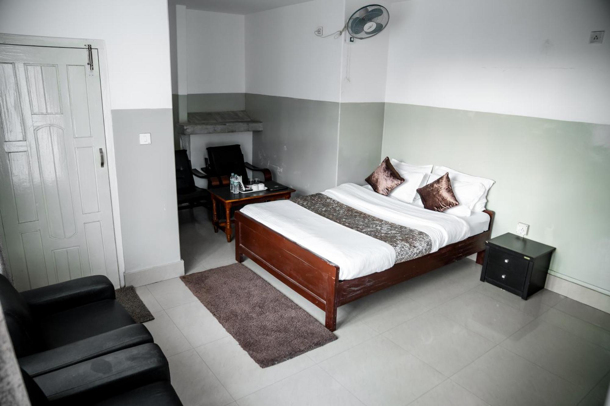 2K Hotel Kohima Extérieur photo