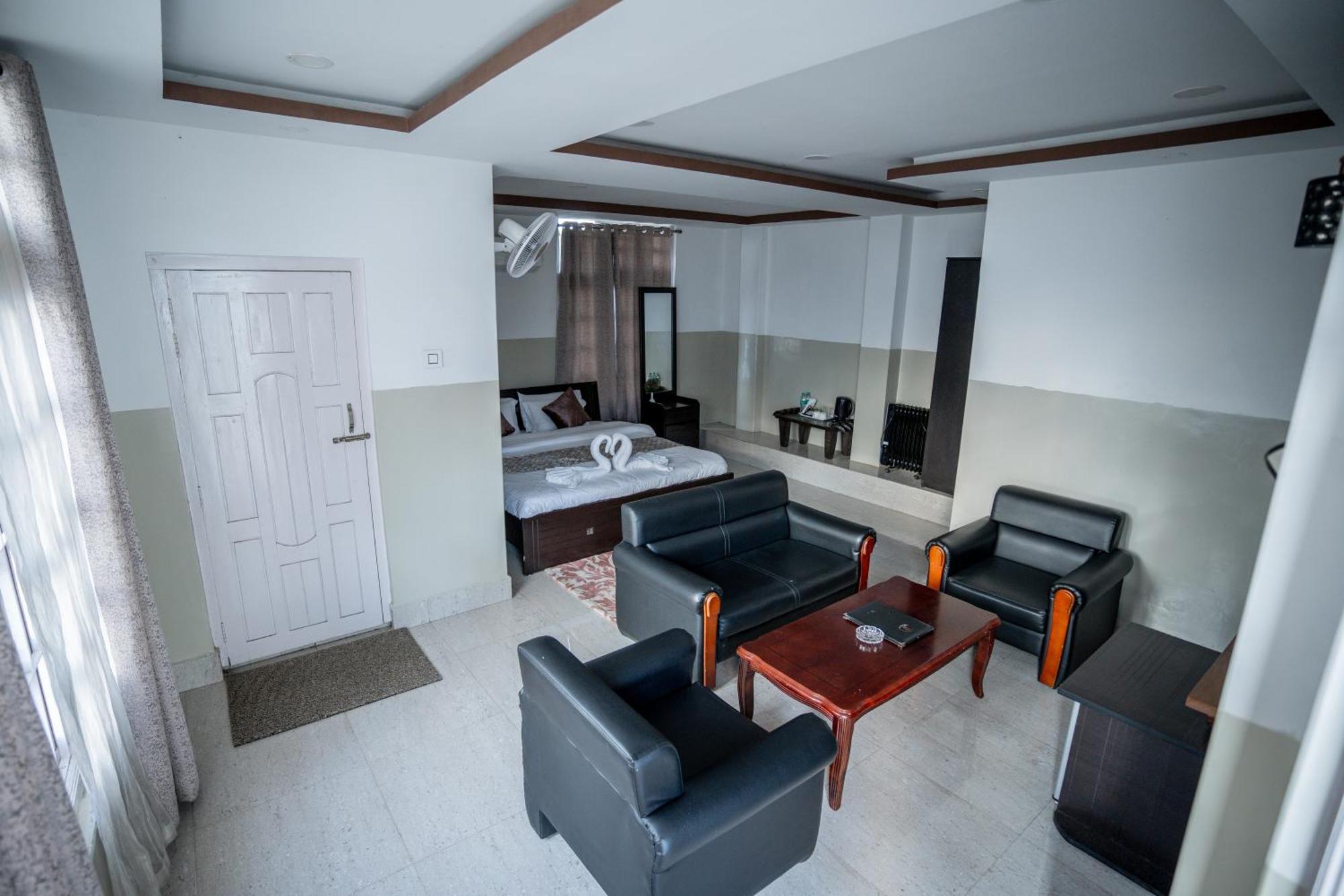 2K Hotel Kohima Extérieur photo