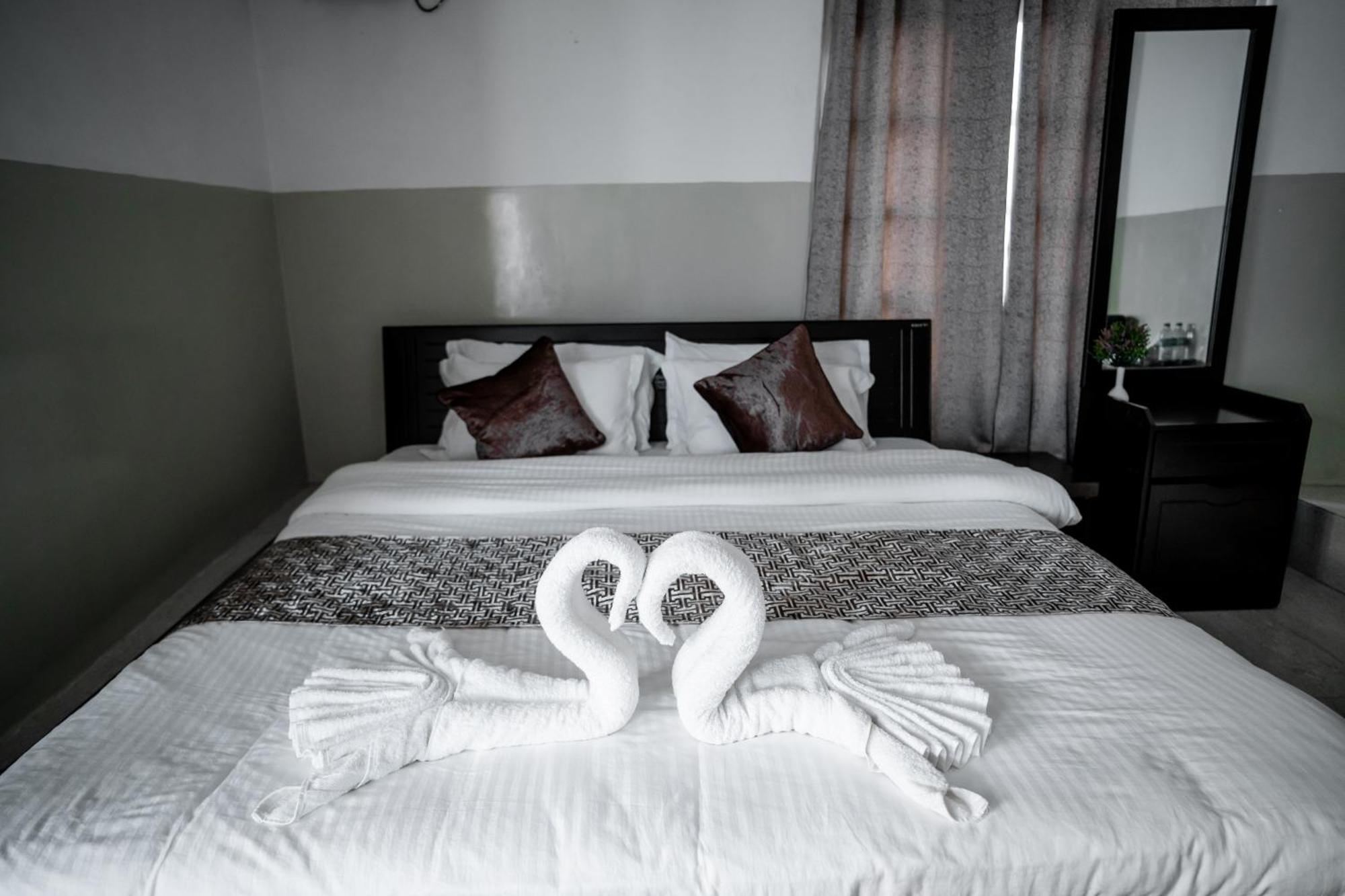 2K Hotel Kohima Extérieur photo
