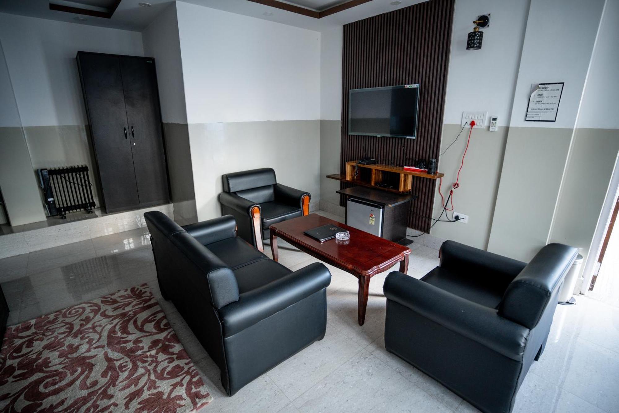 2K Hotel Kohima Extérieur photo