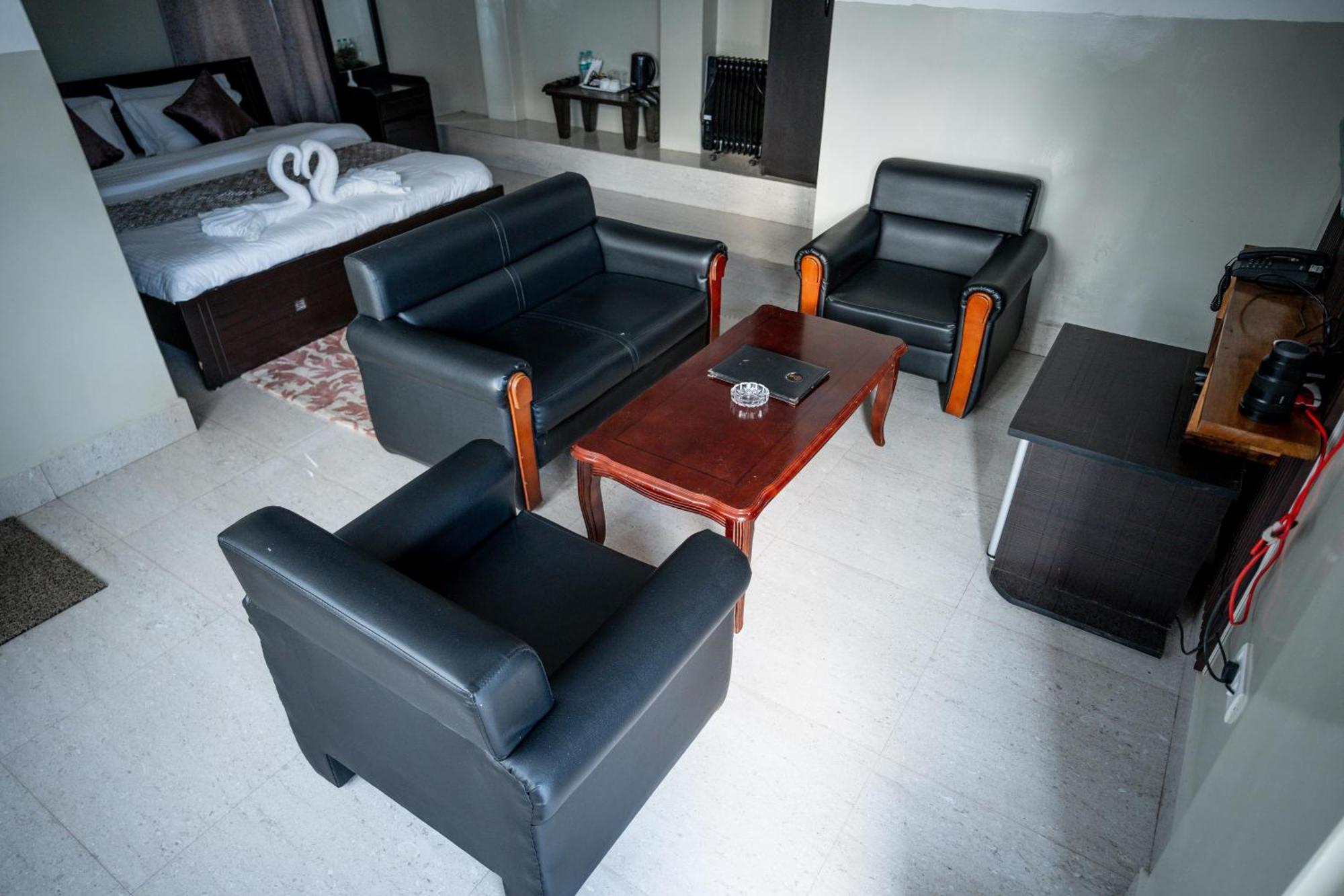 2K Hotel Kohima Extérieur photo